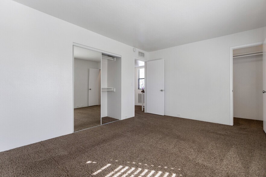 Building Photo - 1820 E Frier Dr
