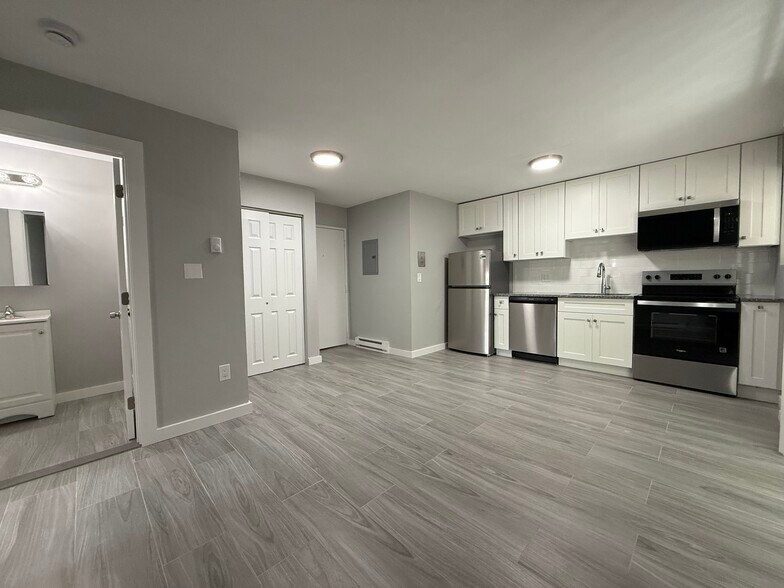 Building Photo - 565 Hyde Park Ave