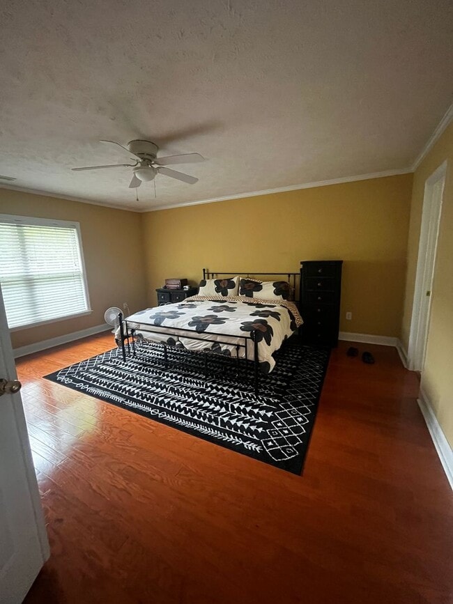 Building Photo - 3 bedroom 3 bath with Fenced in Yard in Ta...