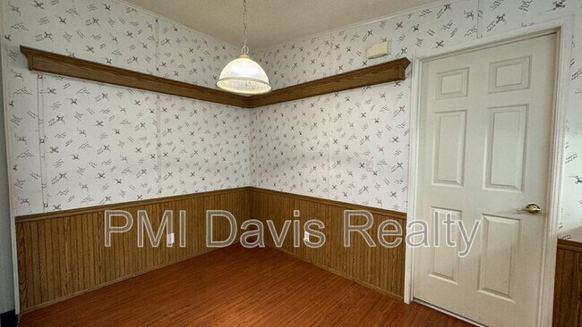 Building Photo - 149 Aster Ave