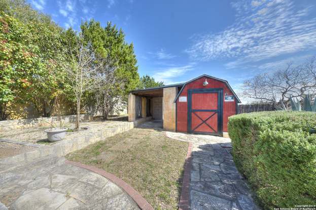 Building Photo - 204 Walnut Way