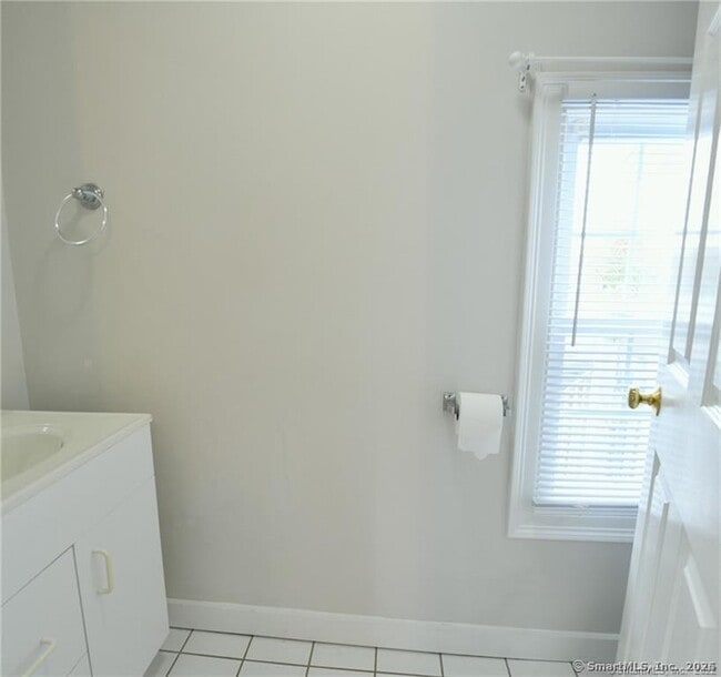 Building Photo - 217 Maple Ave