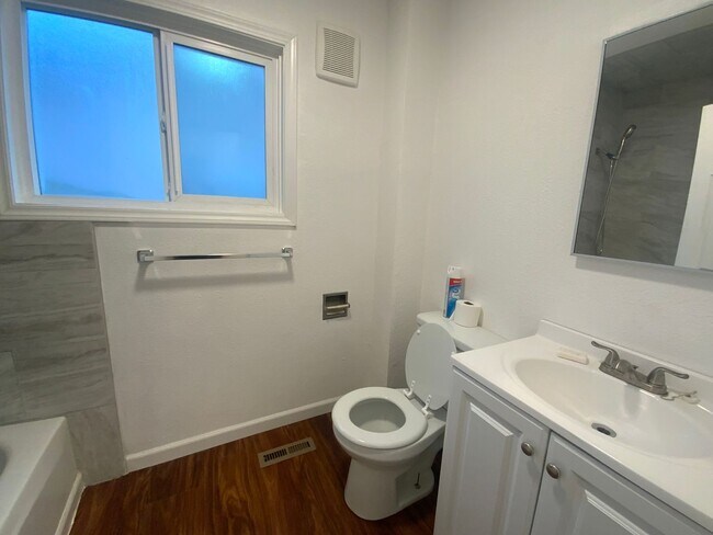 Building Photo - Beautiful Tacoma 4-Bedroom! Apply Today!