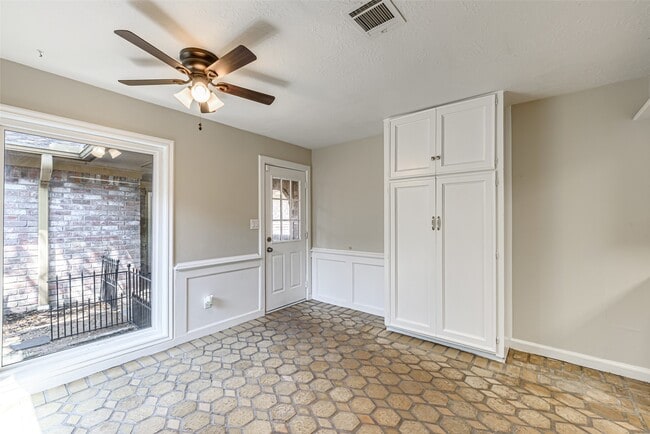 Building Photo - 102 Butlers Ct