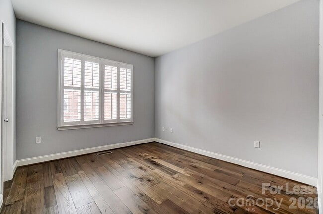 Building Photo - 400 Clarice Ave
