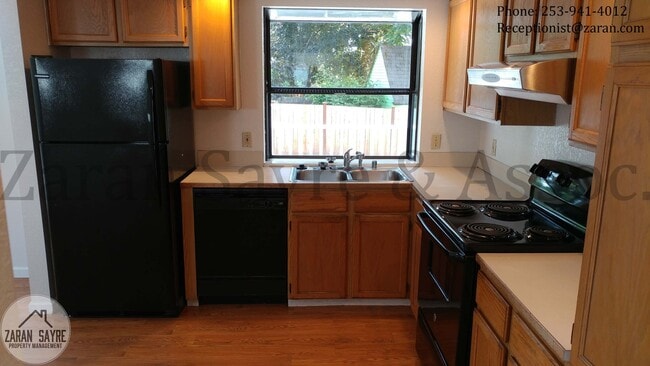 Building Photo - 386 - Beautiful Tri-level Home
