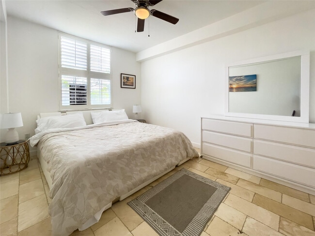 Building Photo - 1900 Van Buren St