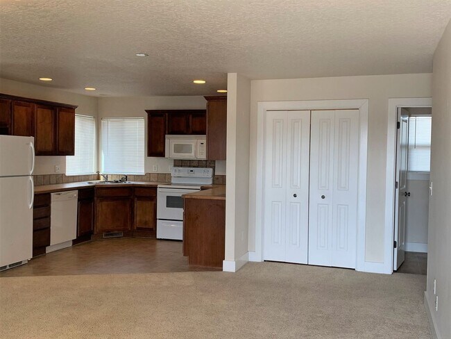 Building Photo - 720 Triumph Dr
