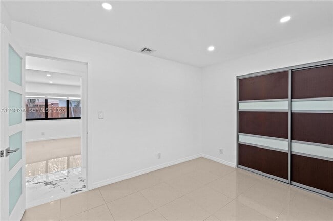 Building Photo - 730 SW 95 Terrace