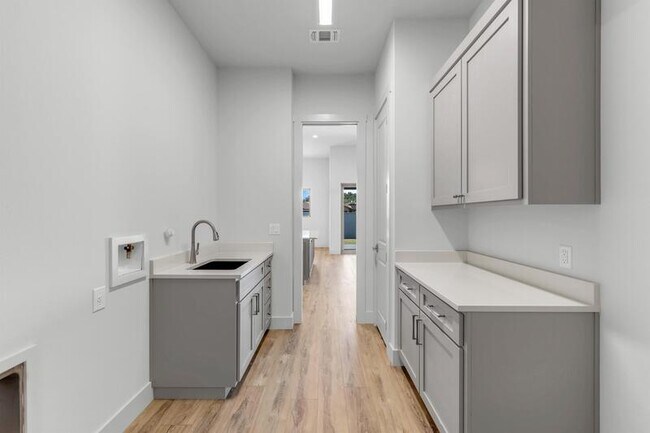 Building Photo - 105 Gillespie Ct