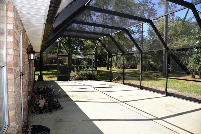 Building Photo - 1402 Ernest Hemingway Dr