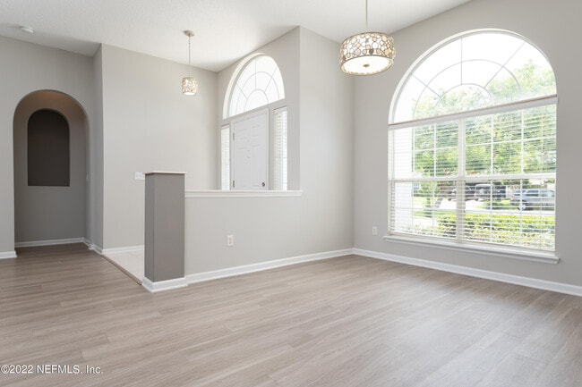 Building Photo - 171 Elmwood Dr