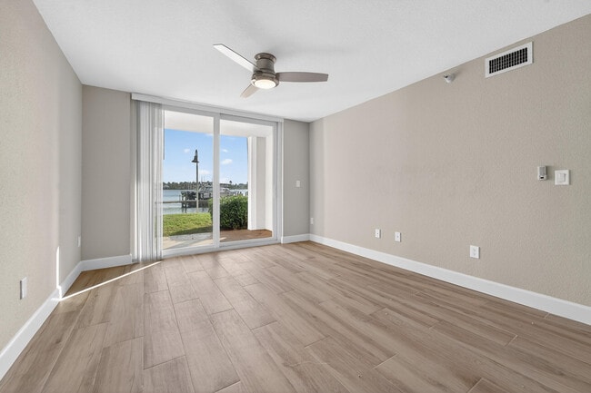 Building Photo - 167 Yacht Club Way