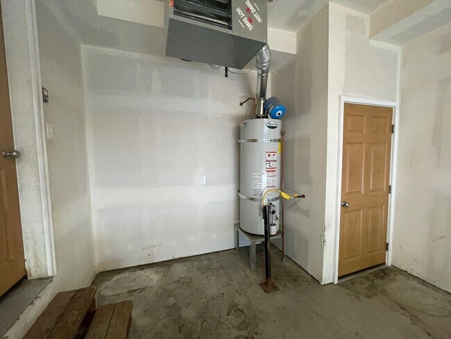 Building Photo - 5595 S Irwin Dr