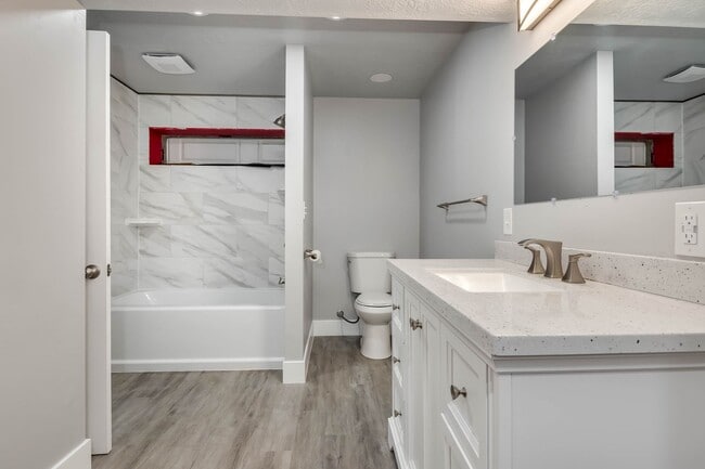 Building Photo - Gorgeous Four Bedroom Home, 2600 sq. ft., ...
