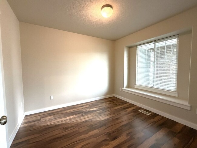 Building Photo - Perfect 4 bed 2.5 ba home in the desirable Sundance Subdiv. off McMillan & Meridian Rd.