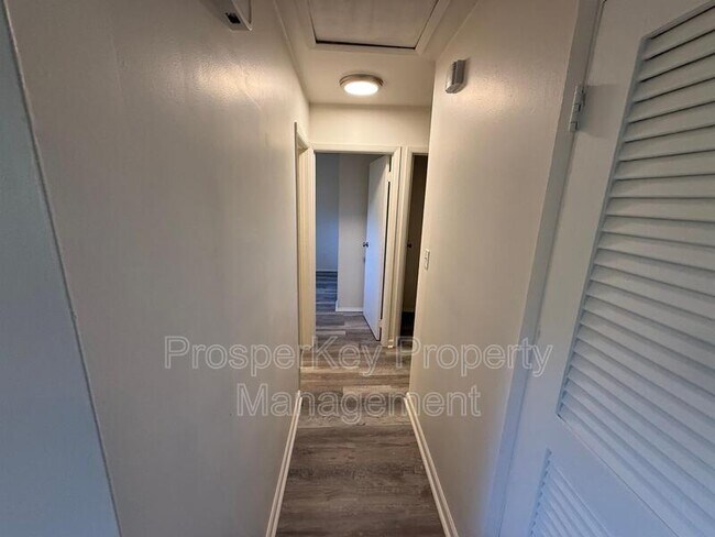 Building Photo - 1159 Tamarack Trail