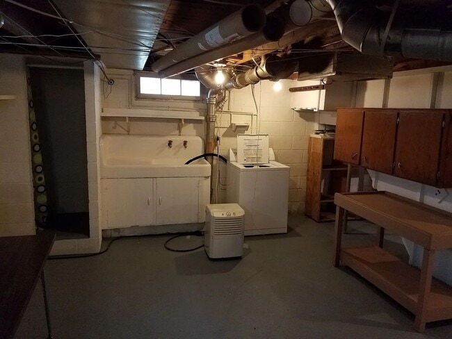 Building Photo - Centrally Located 2 Bed 1 Bath in Appleton