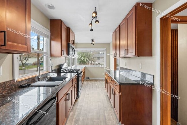 Building Photo - Charming 4-Bedroom Home in University Park with Finished Basement & Spacious Living Areas