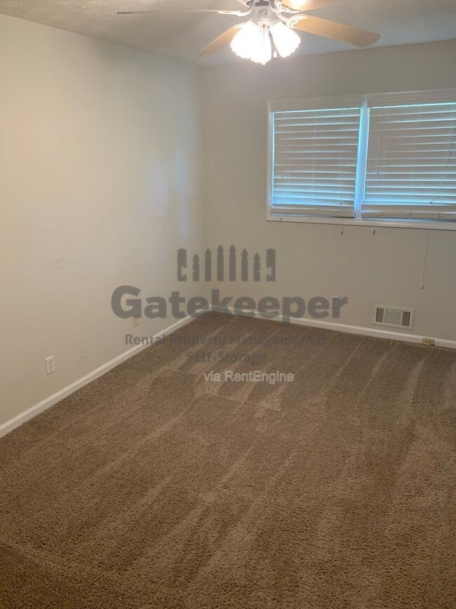 Building Photo - 216 Ginger Cake Rd