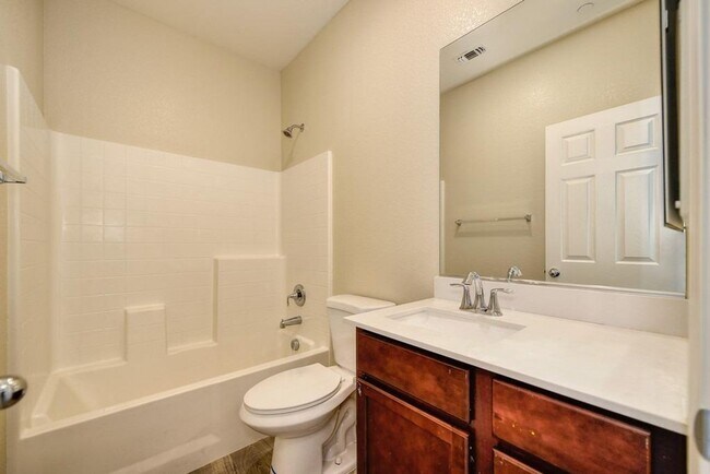 Building Photo - 3 Bed 2.5 Bath 2 Car Garage in Natomas