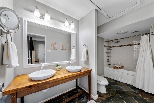 Building Photo - 768 Worthshire St