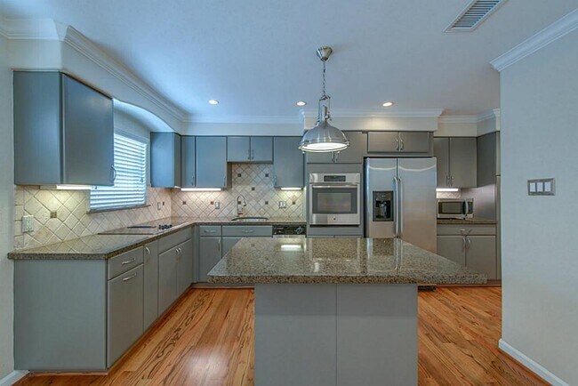 Primary Photo - 1449 Heights Blvd