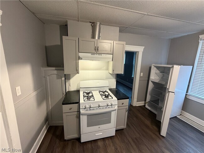 Building Photo - 3694 E 57th St