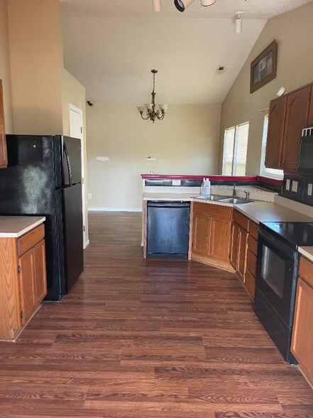 Building Photo - 3403 Montgomery Dr