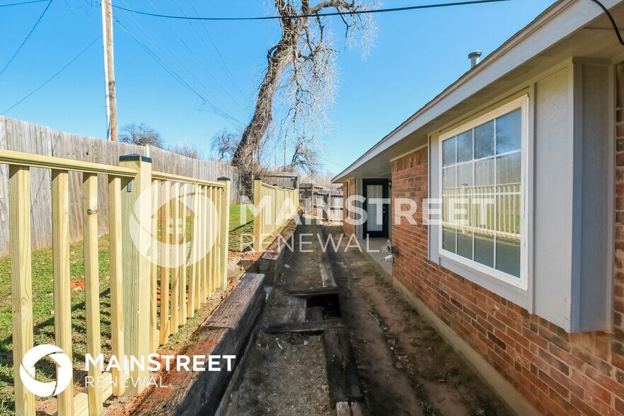 Building Photo - 9509 Apple Dr