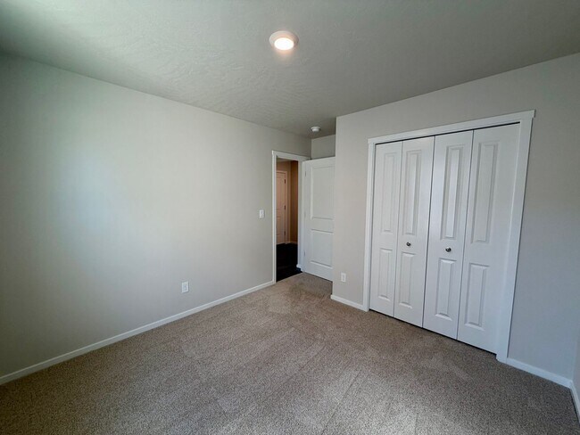 Building Photo - Beautiful & Brand New- 4 bed, 2 bath w/Quartz Countertops & Fenced Yard