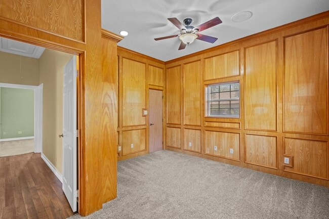 Building Photo - 616 Westwood Cir