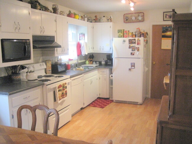 Building Photo - 604 Summit Rd