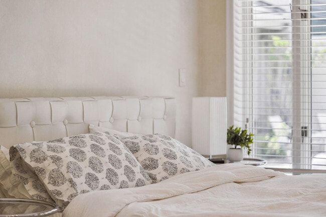 Building Photo - 3301 NE 16th St