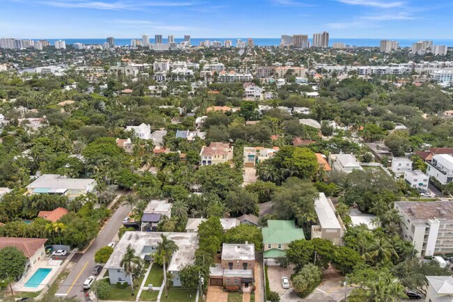 Building Photo - 200 NE 16th Ave