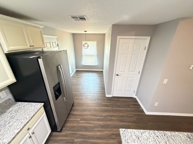 Building Photo - AWESOME 3/2 w/ office HOME in Deltona! You need to check this out!