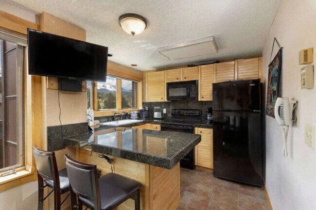 Building Photo - 535 South Park Avenue