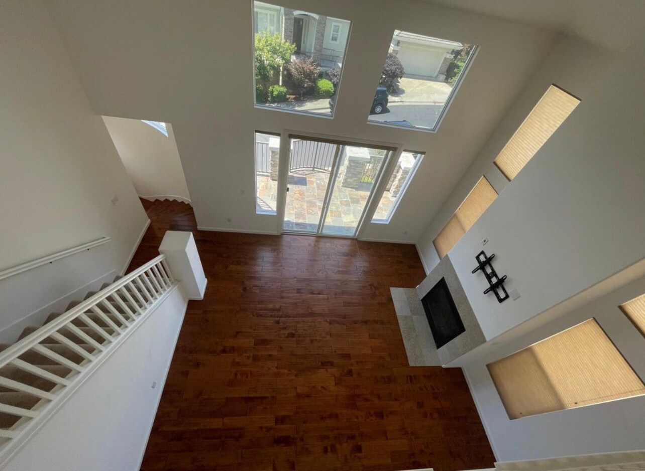 Building Photo - 672 Via Rialto
