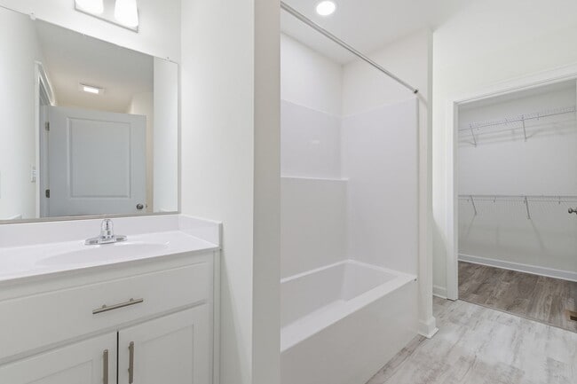 Building Photo - 12617 James River Dr