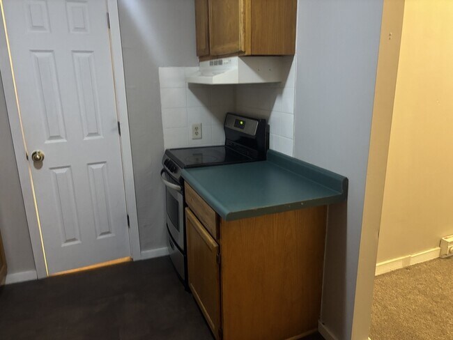 Primary Photo - 145 E Main St