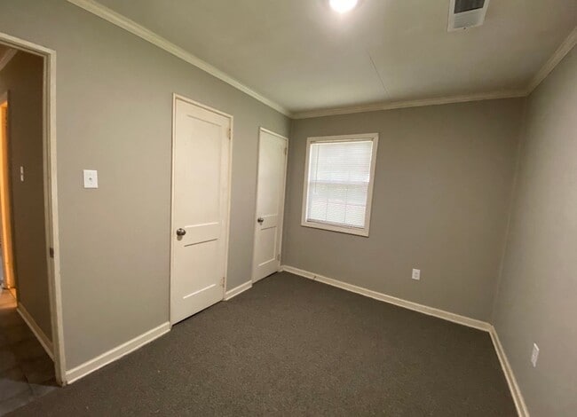 Building Photo - 7854 Captain- 2 Bdrm 1 Bath