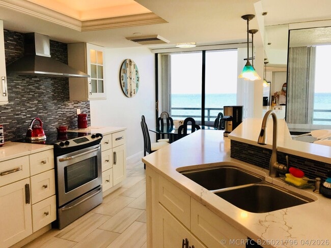 Building Photo - 3560 S Ocean Blvd