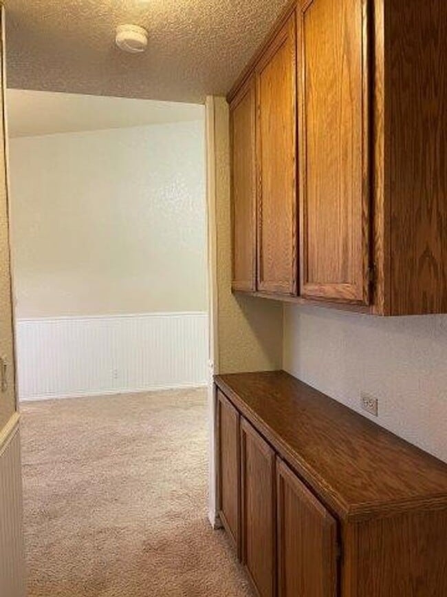 Building Photo - Spacious 3 bedroom home for rent