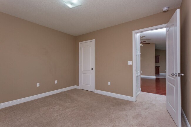 Building Photo - Spacious 4 Bed/3 Bath - Pace Mill Creek