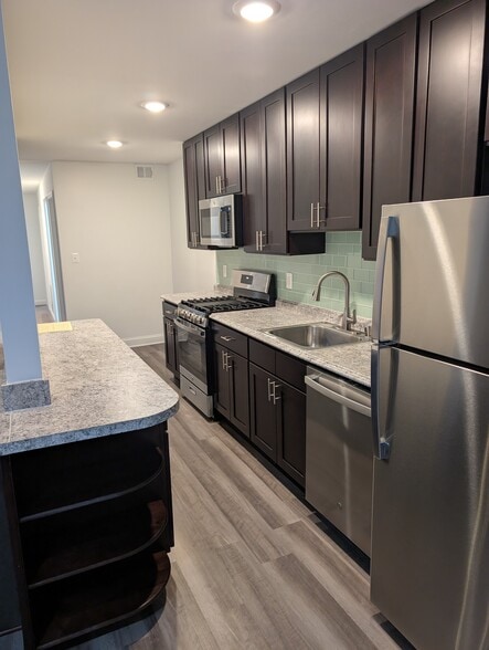 Building Photo - 8125 Heatherton Ln