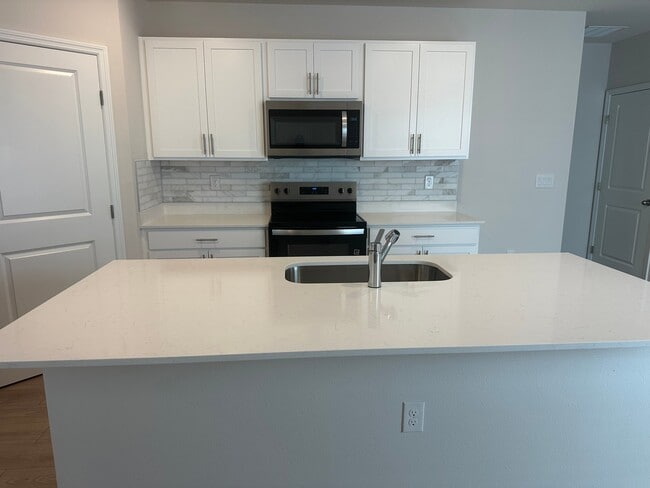 Building Photo - 8821 Clear Vw St