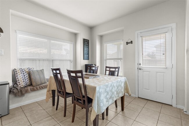 Building Photo - 2314 Red Slate Dr