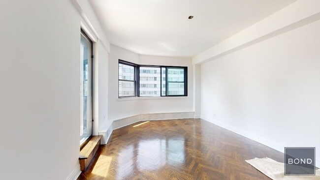 Building Photo - 219 E 69th St