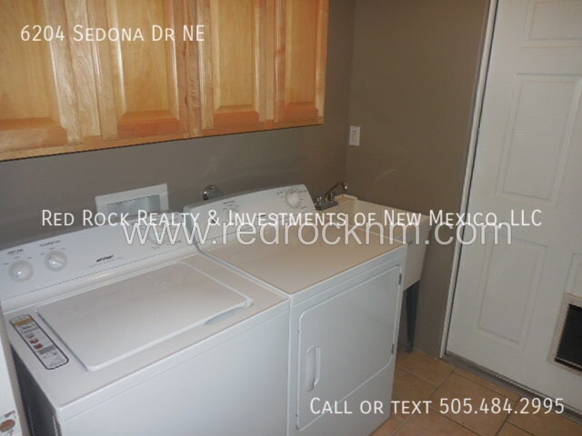 Building Photo - 6204 Sedona Dr NE