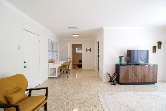 Building Photo - West of Trail Mid-Century Gem with New Designer Kitchen & Oversized Corner Lot